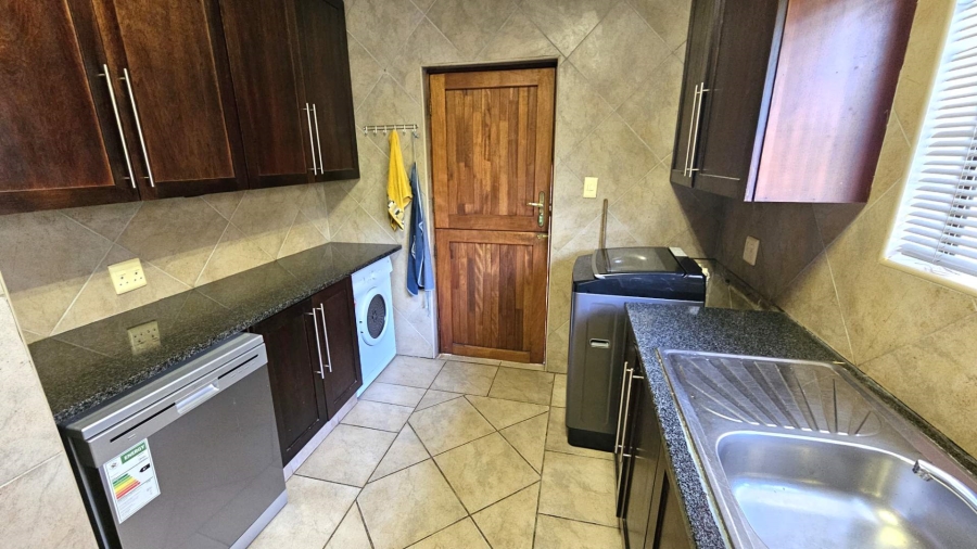 5 Bedroom Property for Sale in Birdwood Estate North West